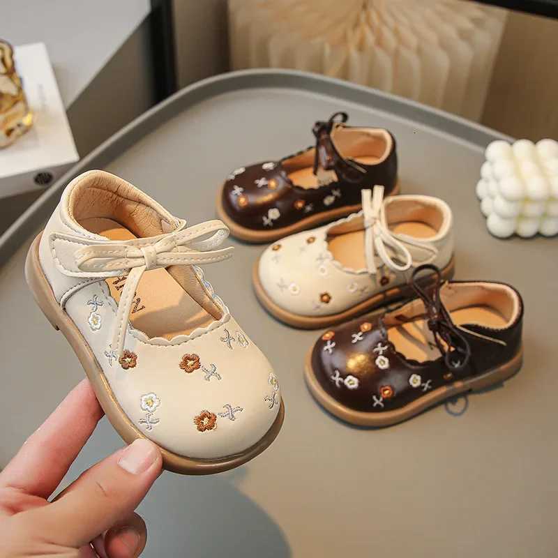 Nouveau Vintage Floral Mary Jane talon bas Litte filles confortables chaussures peu profondes mode broderie fleurs princesse robe chaussures fill