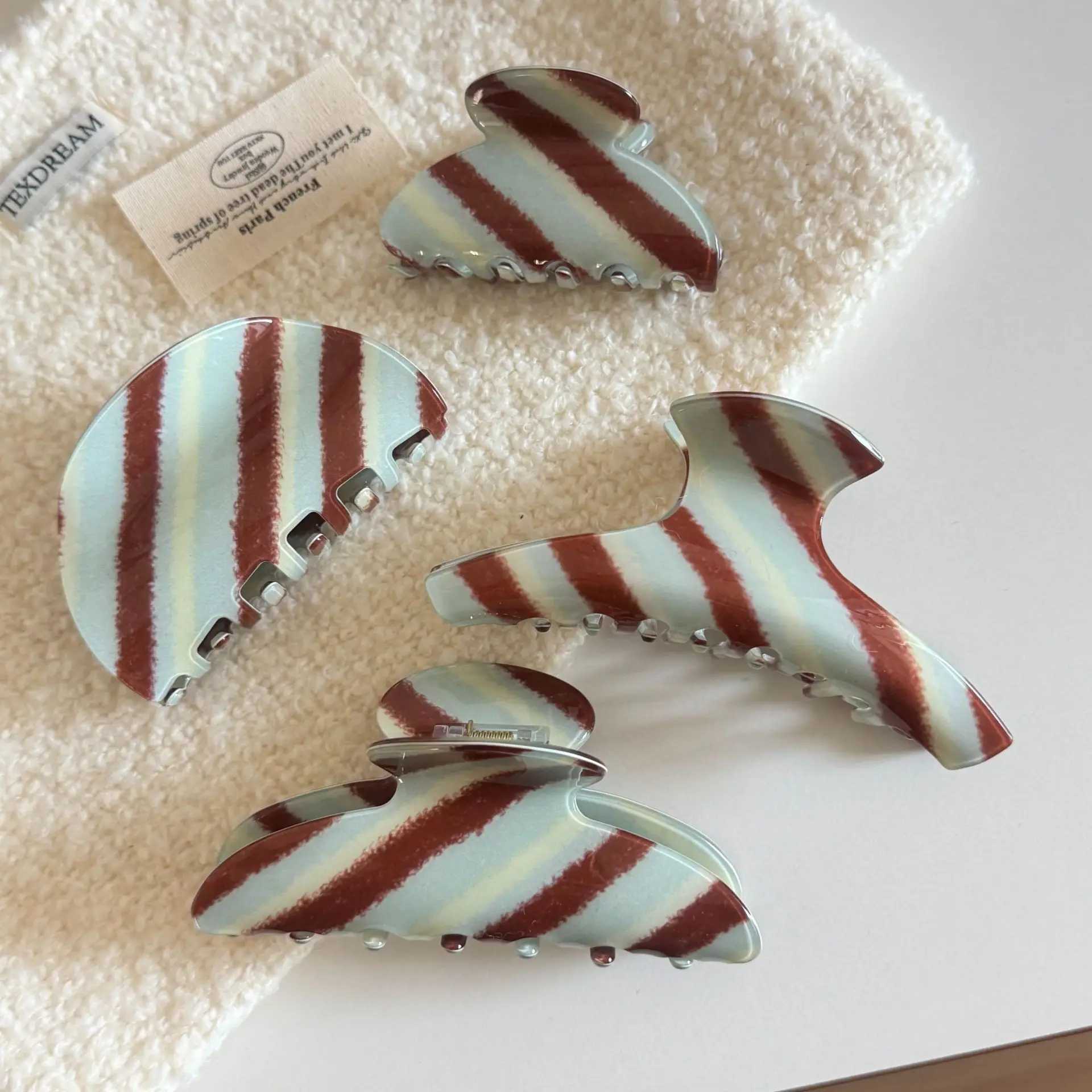 YHJ Blue Brown Striped Hair Clip Classic Casual Style Claw Clips Fashion Crab Hair Clips Hair Accessories for Women Girls H260317-image-1097914595