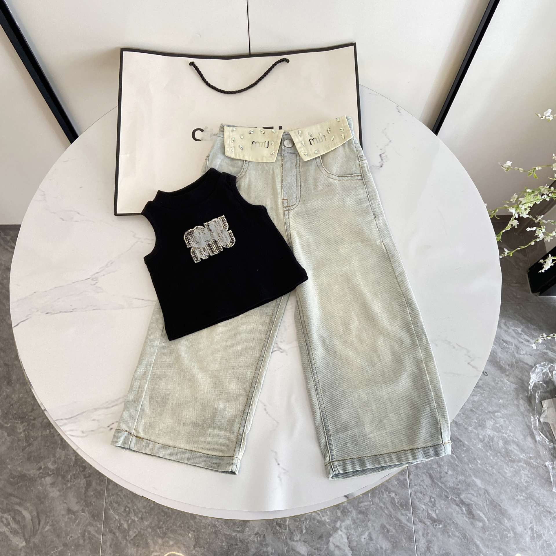 2026 Summer New Girls' 2-Piece Outfit Short Knit Sleeveless Tank Thin High-Waist Rhinestone Cuff Denim Jeans Korean Style Contrast Color