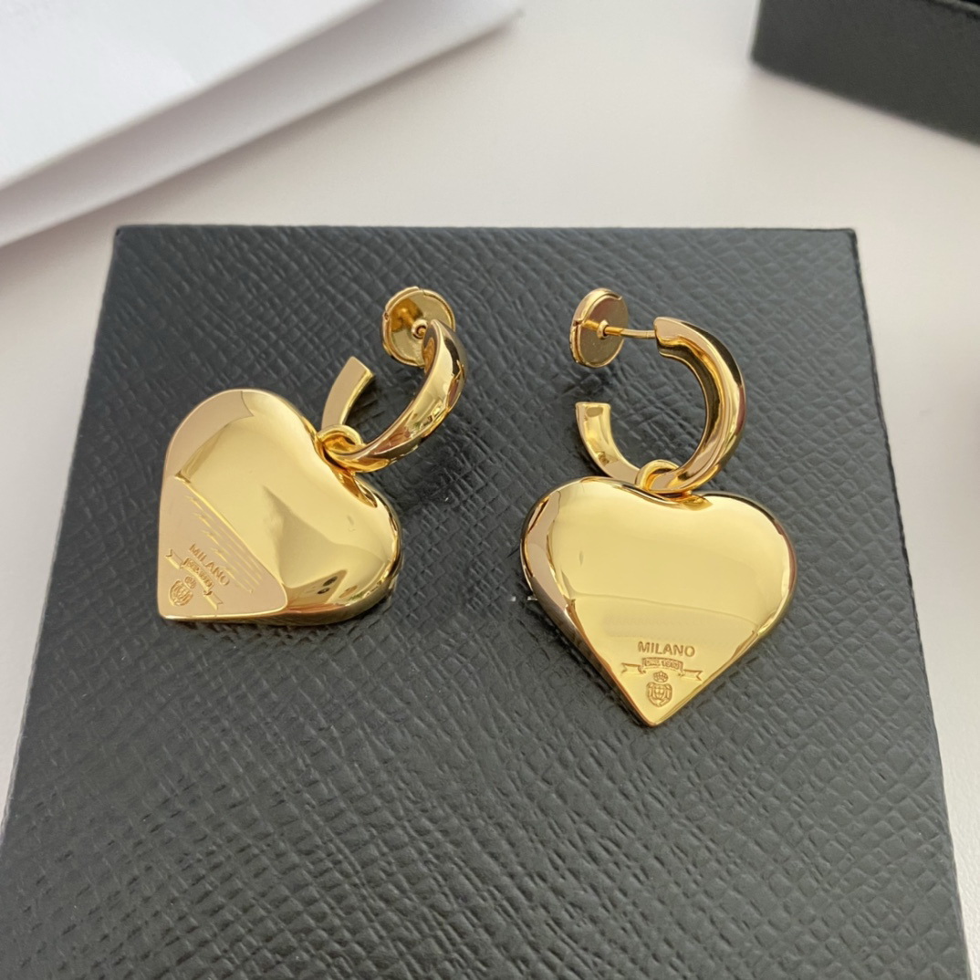 New Designed women love earrings heart-shaped design vintage style P letter 18K Gold plated Ear studs Designer Jewelry PE03