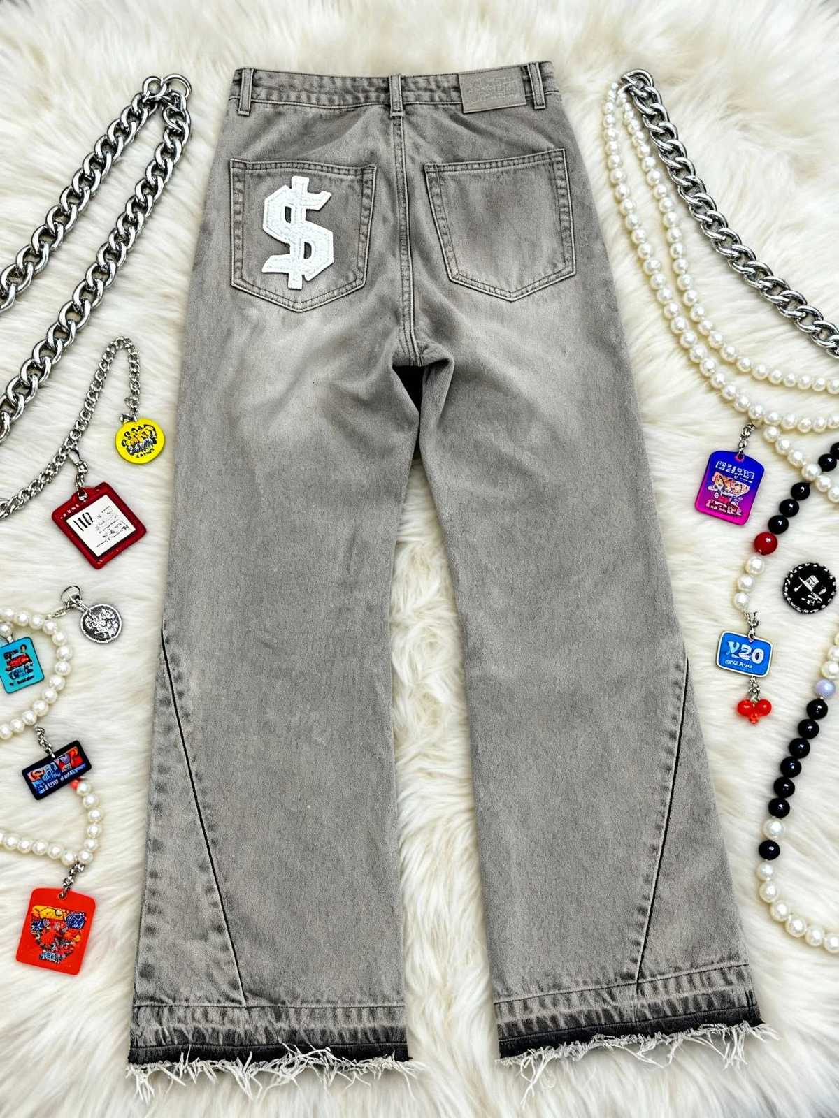 Y2K New Street Retro Dollar Sign Pocket Grey Jeans Men and Women Washed Straight Leg Jeans Casual and Stylish Frayed Hem JeansT260316