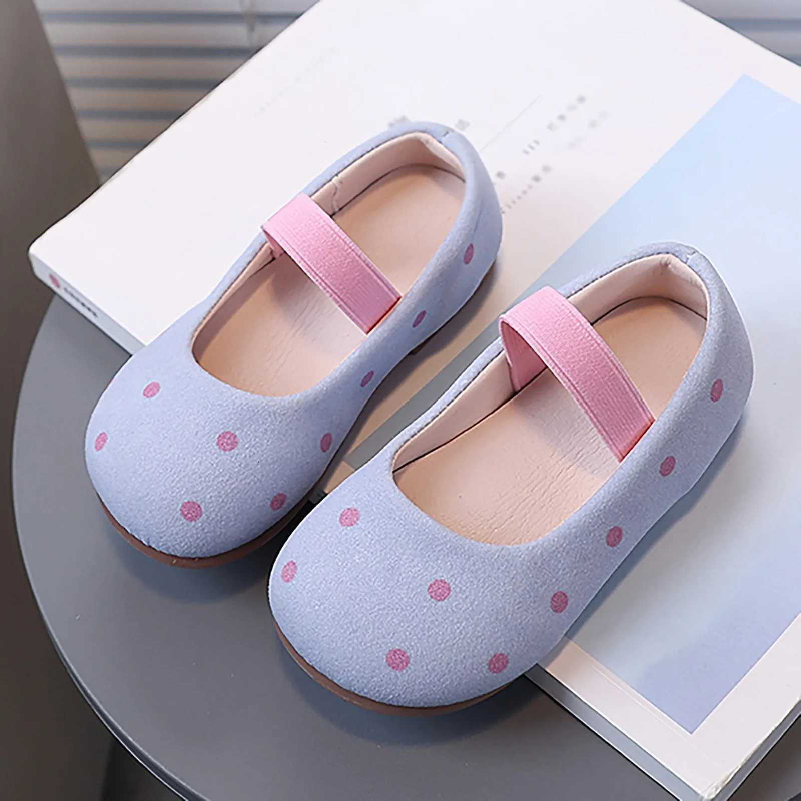 Filles nouvelles chaussures en cuir à pois chaussures pour enfants élégant bébé semelle souple sandales simples vêtements de fête accessoires pou