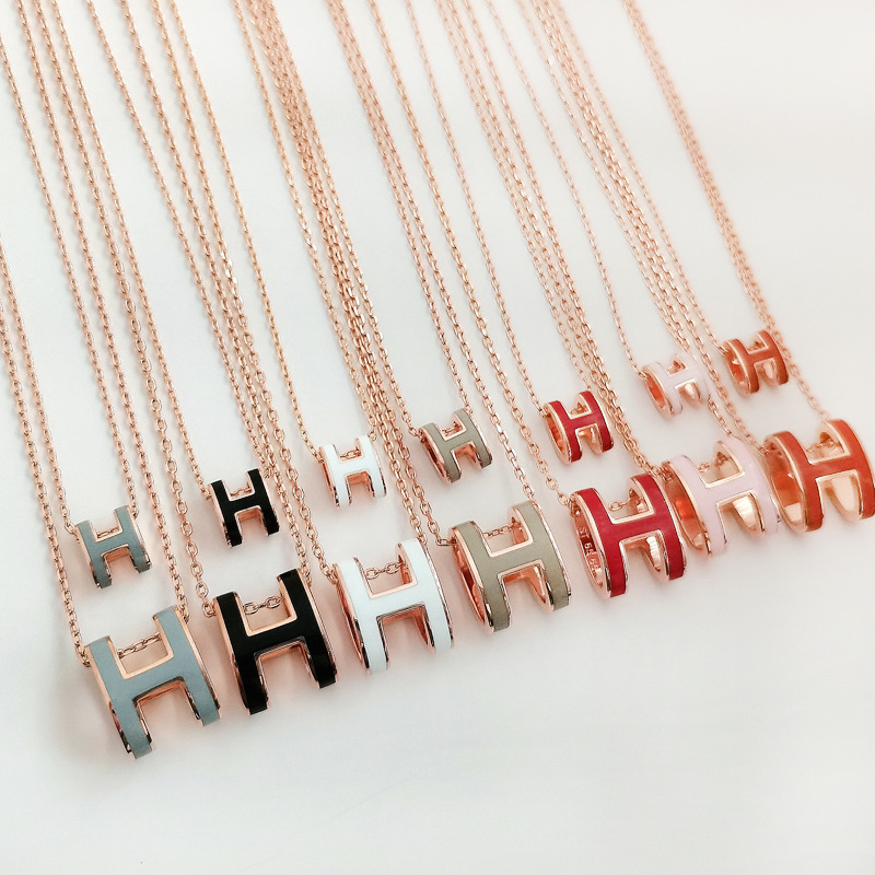 Top grade luxury classic mini letters designer pendant necklace for women charm white black orange colors letter choker necklaces jewelry