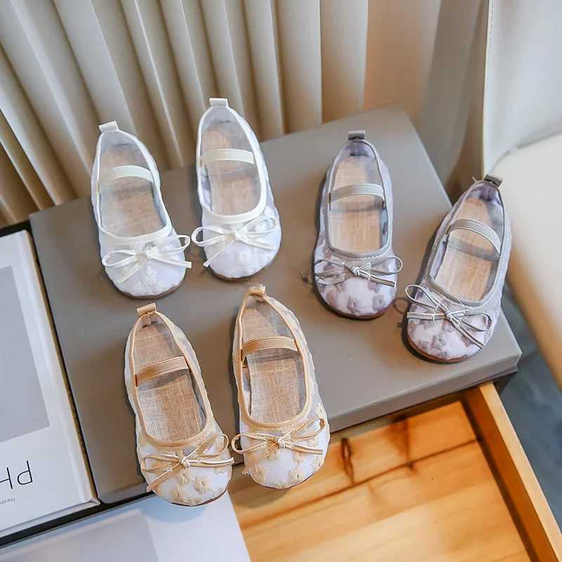 2024 chaussures d'été en maille respirante enfant semelle Flexible chaussures de danse de Ballet pour filles princesse belles fleurs bébé fille c
