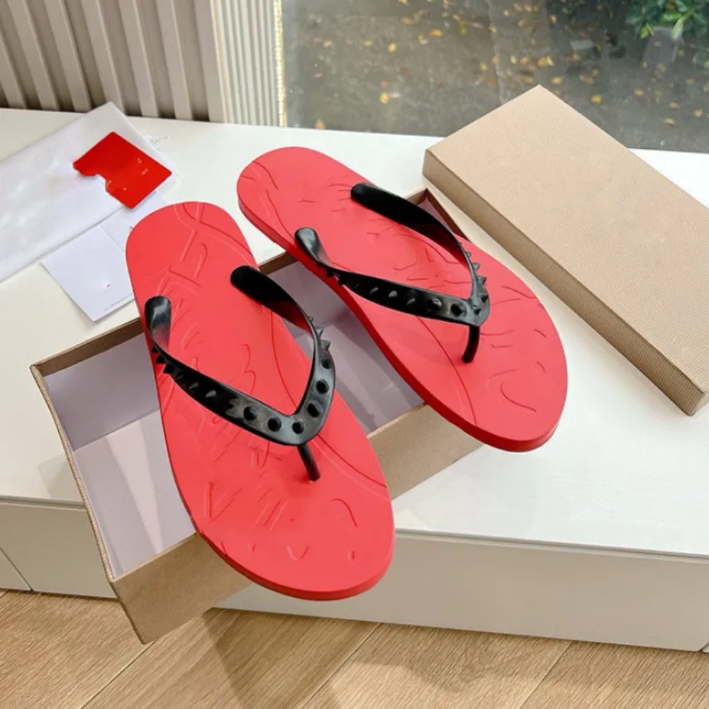 top designer red high quality sandals men and women leather slippers fashionable and luxurious letter sole flat bottomed beach rivet shoes