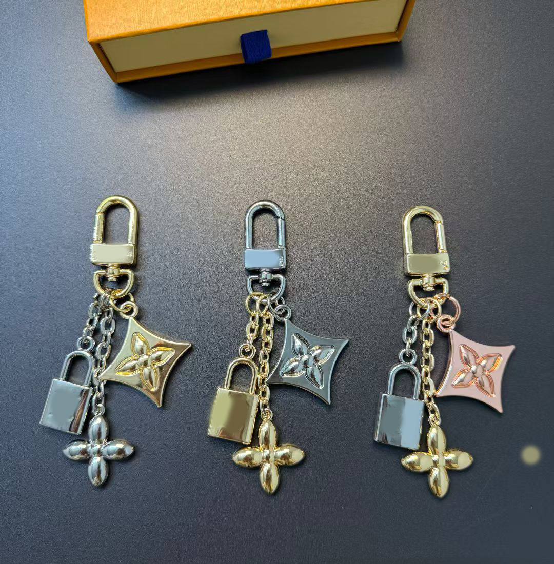 Designer Keychain Luxury Lock Clover Bag Charm Car Pendant Gold Silver Key Ring Lanyards Decoration for Men Women Fashion Jewelry Accessories Christ