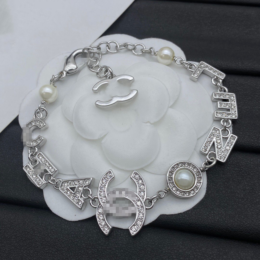 Couleur Argent Designer De Luxe Perle Blanche Simple Lettre 3D Pendentif Couple Bracelet Avec CZ Pierre Bijoux De Mode Pour Femmes Dame Filles