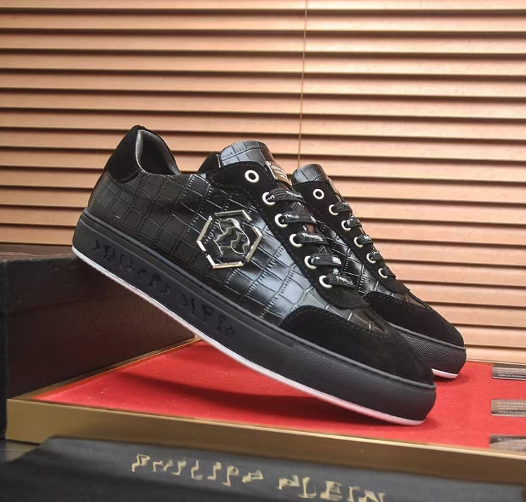Sport Shoes Sneakers For Men Famous Luxury Brand Designer Shoes Fashion High Quality Business Scale Leather Metal Skulls PP Pattern Scarpe
