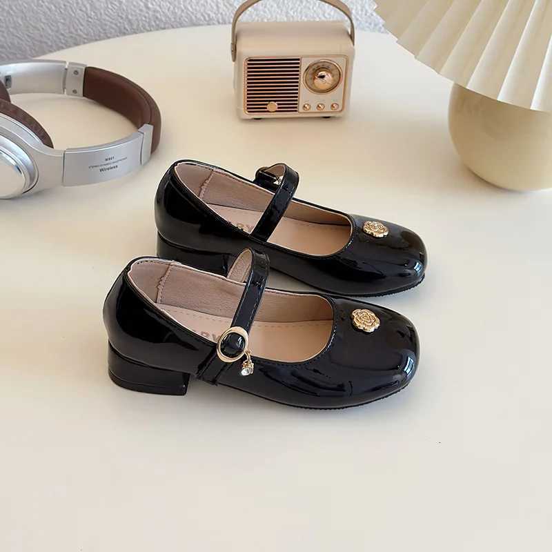 Chaussures romaines en cuir PU à bout carré de Style anglais pour filles, chaussures habillées à talons hauts avec appliques, chaussures de princ