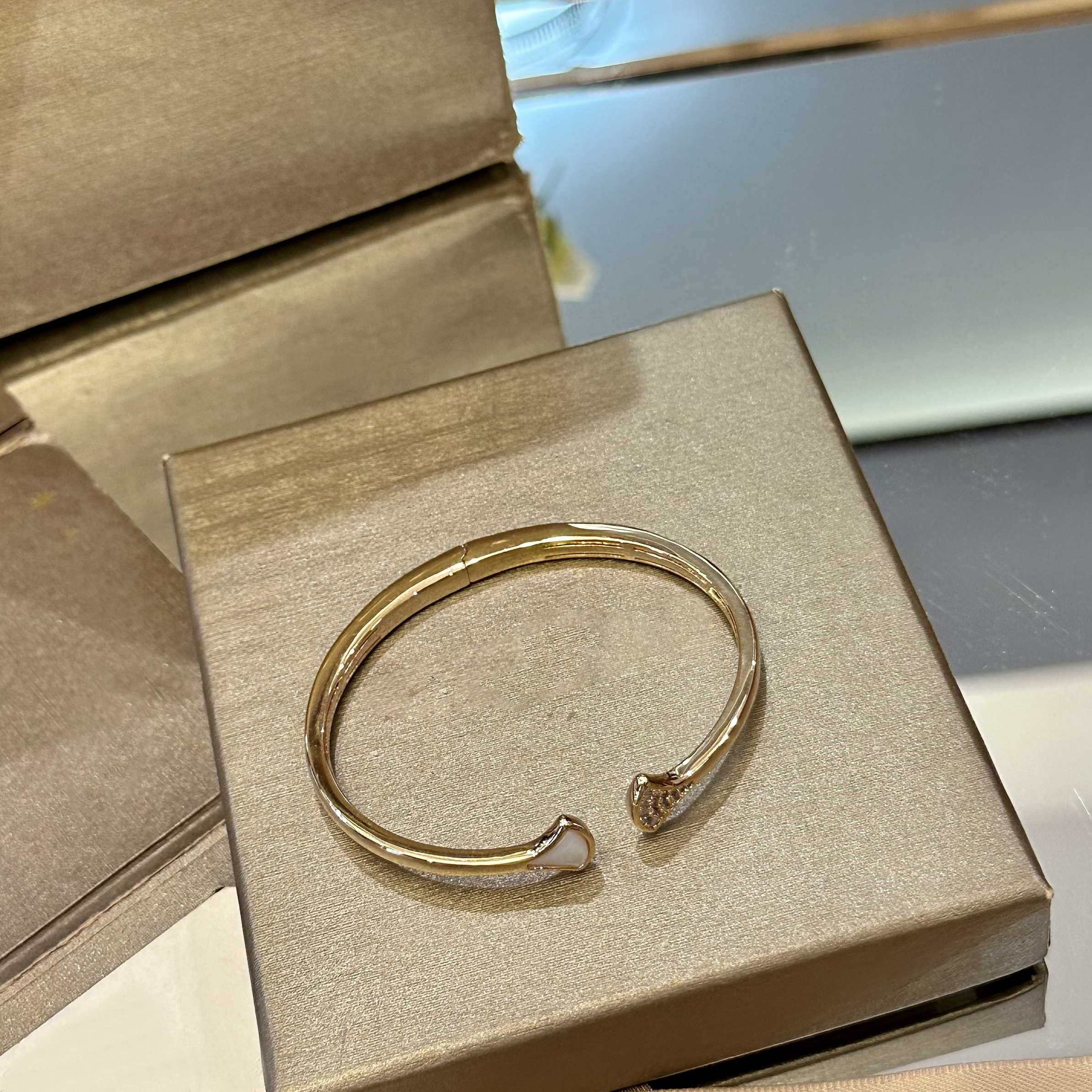 Classic Brand Designer Bracelet Woman Gold Fashion Luxury Bracelet Man Unisex Bracelet Valentine's Day Gift High Quality Designer Love Jewel-image-1098021287