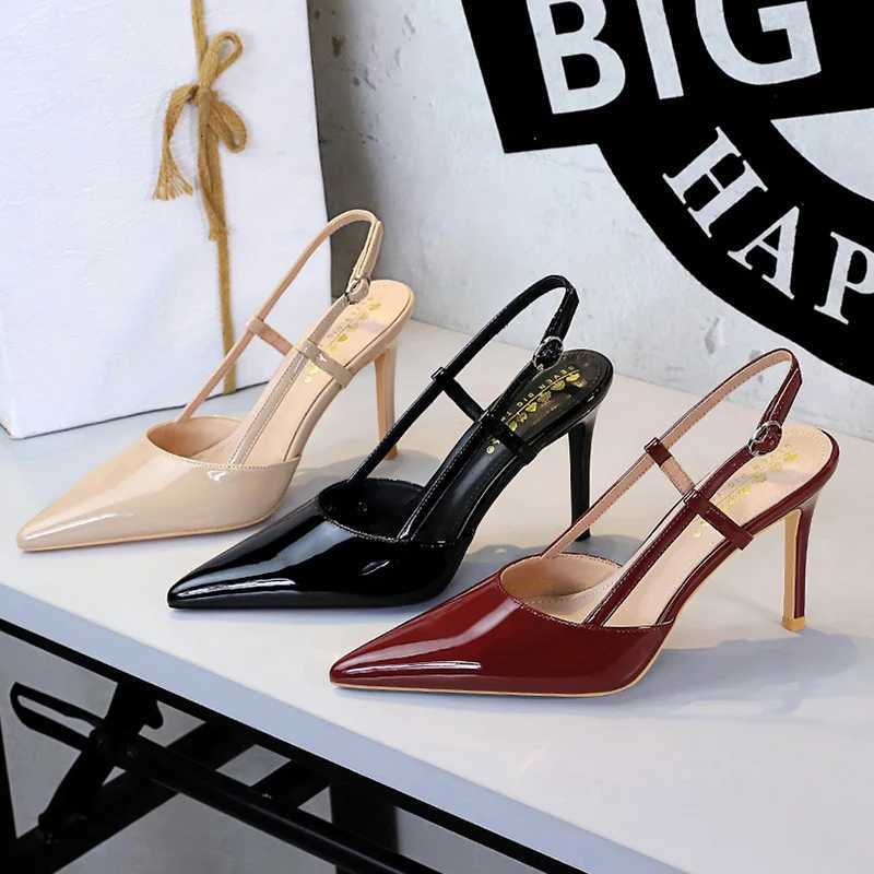 Femme nouvelle mode Style français pompes de mariage femmes Chic 9 cm talons hauts sandales dame élégante sangle arrière chaussures en cuir verni