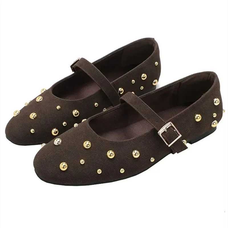 Cool Gold Rivets Design Ballerines Femmes Faux Daim Ceinture Boucle En Métal Talon Bas Femmes Chaussures Antidérapantes Semelle Souple Mary Jane