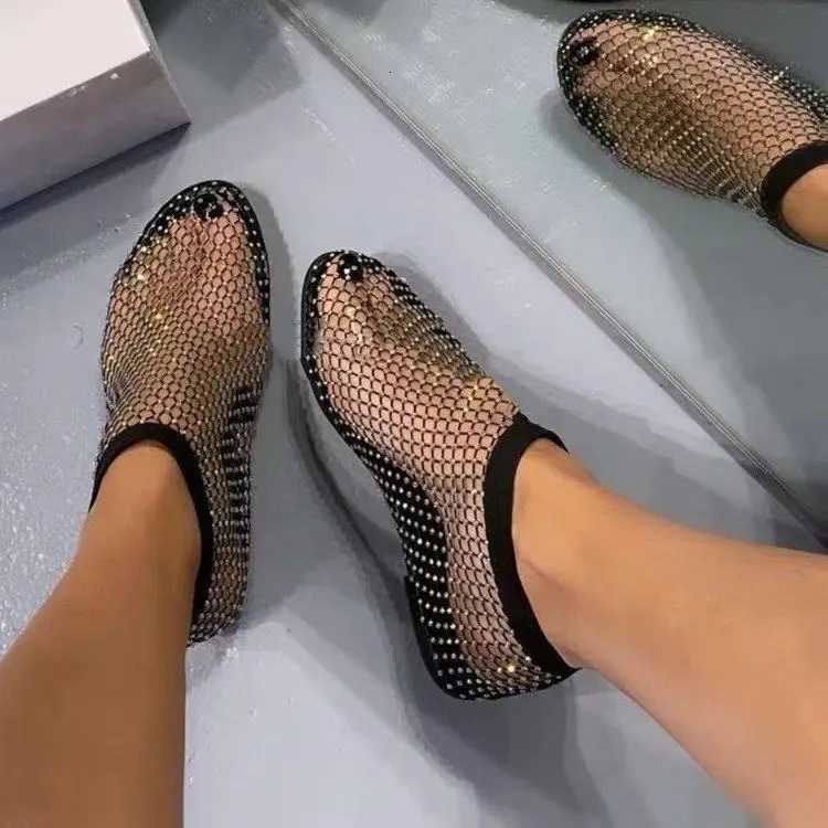2024 Été Femmes Nouveau Luxe Toe Fond Plat Creux Bottes Courtes Diamant D'eau Sexy Fond Plat Mode Banquet Appartements Chaussures Z260318