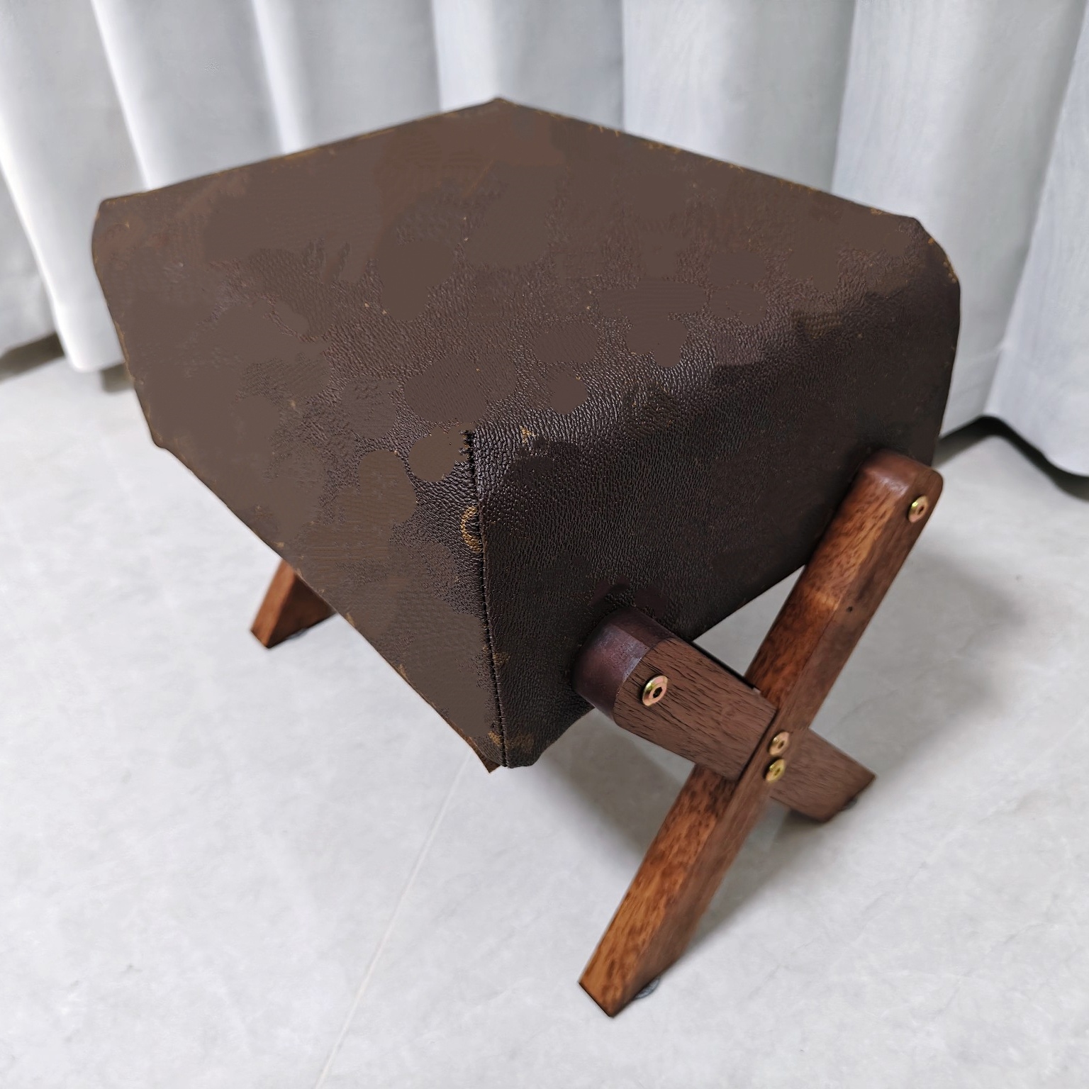 ILIVI Monogram Leather stool Shoe bench Chair High Quality Camp Furniture Solid Wood Stool Fishing Field Camping Popular