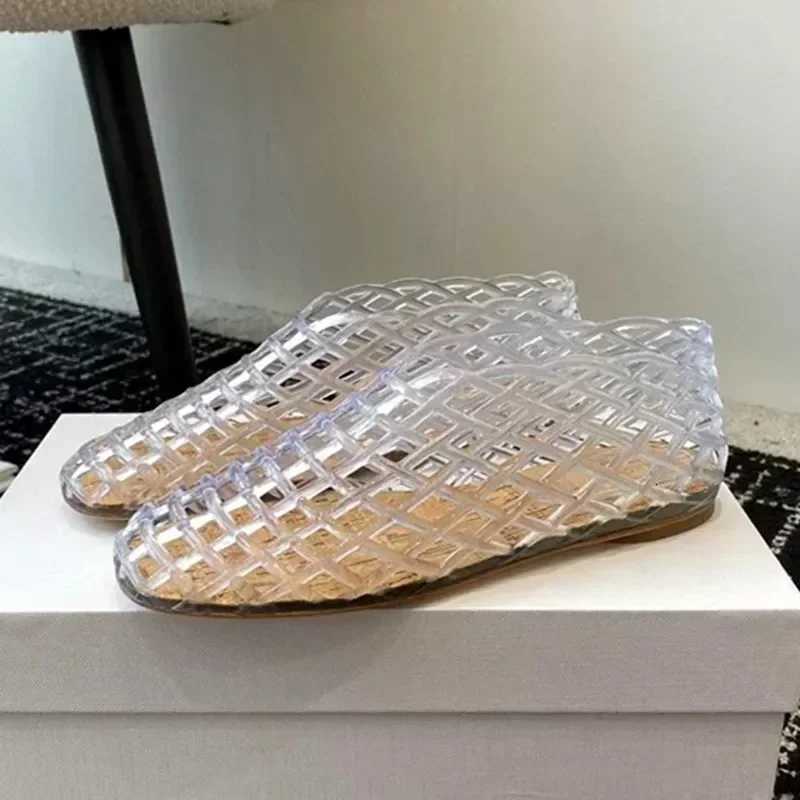 Luxury Hollow Jelly Flat Sandals Women Fashion Breathable Comfortable Mules Shoes for Women Summer Elegant Beach Flats Z260318