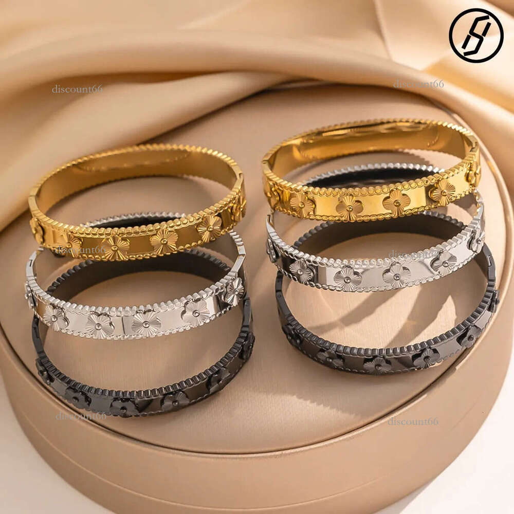 Fine Gold-plated Italian Retro Four-leaf Clover Bracelet Non-allergenic and Non-fading Valentine's Day Gift Wedding Original Jewelry Designe-image-1098207111