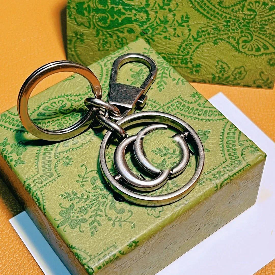 Designer Keychain Metal Silver Letter Wallet Hang Bag Charm Keyring Hang Designers Women Men Coin Purse Pendant Key Ring