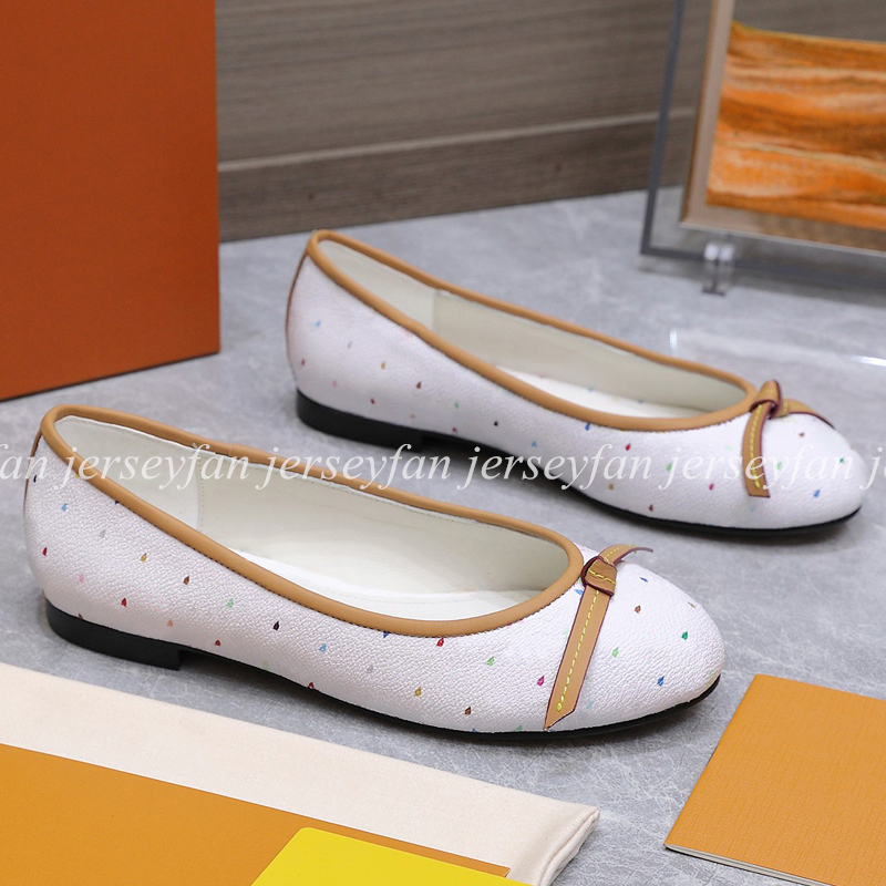 Chaussures de ballet plates pour femmes, chaussures à imprimé coloré, sandales coulissantes avec sangle décorative, accents métalliques pour vête