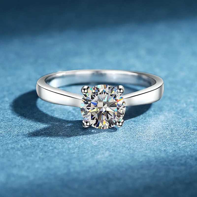 Womens Exquisite 1 Moissanite Ring PT950 Platinum Prong Plain Band Ring for Friend Gift Selection H260320-image-1098385114