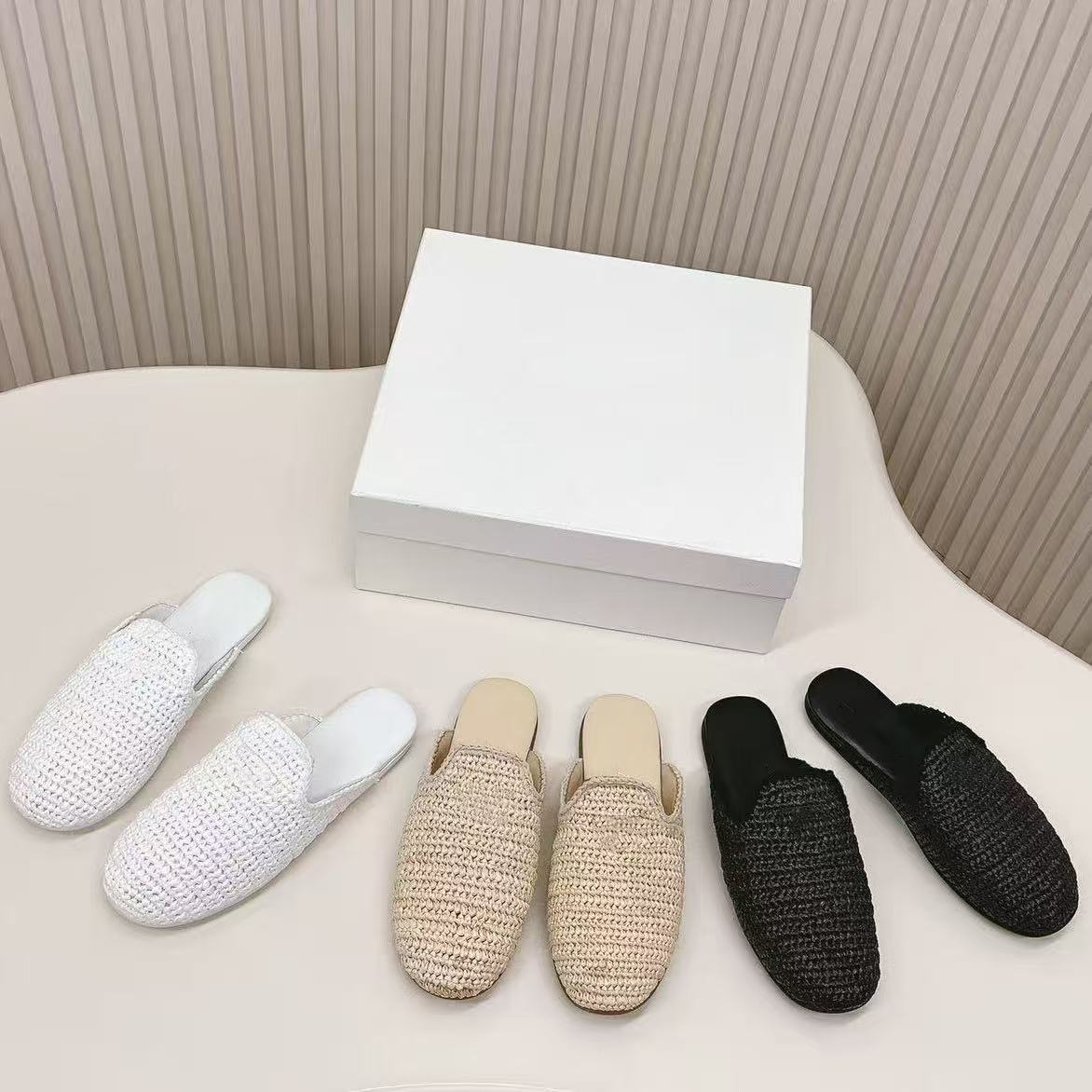 Chaussures pour femmes de créateurs Sandales à plateforme en rotin tissé en métal Triangle Label Pantoufles Chaussures de plage d'été Tongs Mocas