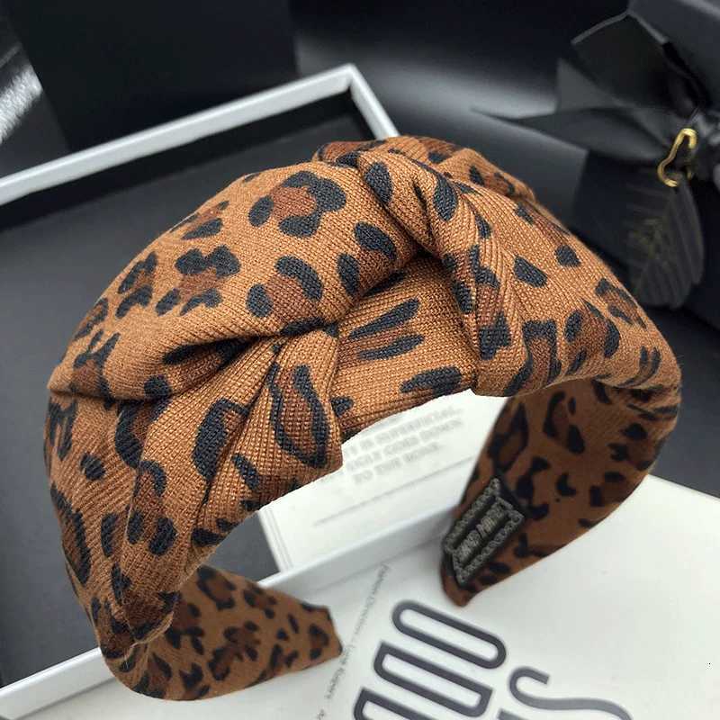 Célébrité Internet à la mode nouveau bandeau à pince à cheveux imprimé léopard pour femmes avec des crânes hauts polyvalent pour le shopping en p