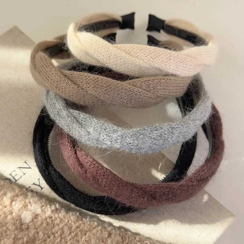 Autumn/Winter Retro Knitted Weave Twist Headbands Plush With Teeth Non-slip Solid Hairband Womans Girl Fashion Elegant Hair Hoop H260321-image-1098450661