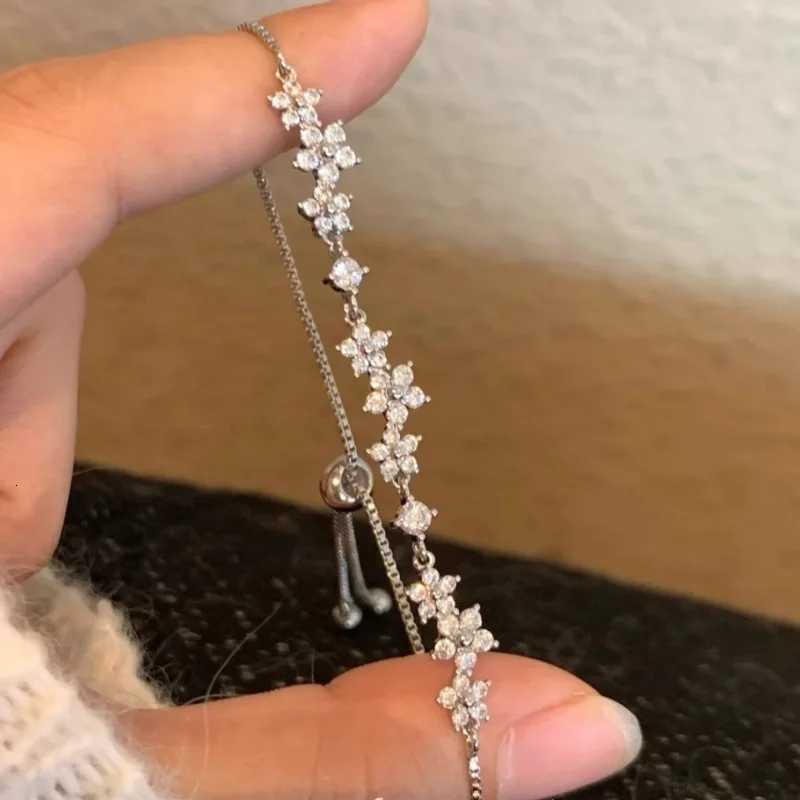 Shiny Crystal Zircon Flower Beaded Pull-Out for Women Luxury Rhinestone Geometric Temperament Hand Chain Daily Jewelry H260321-image-1098478590