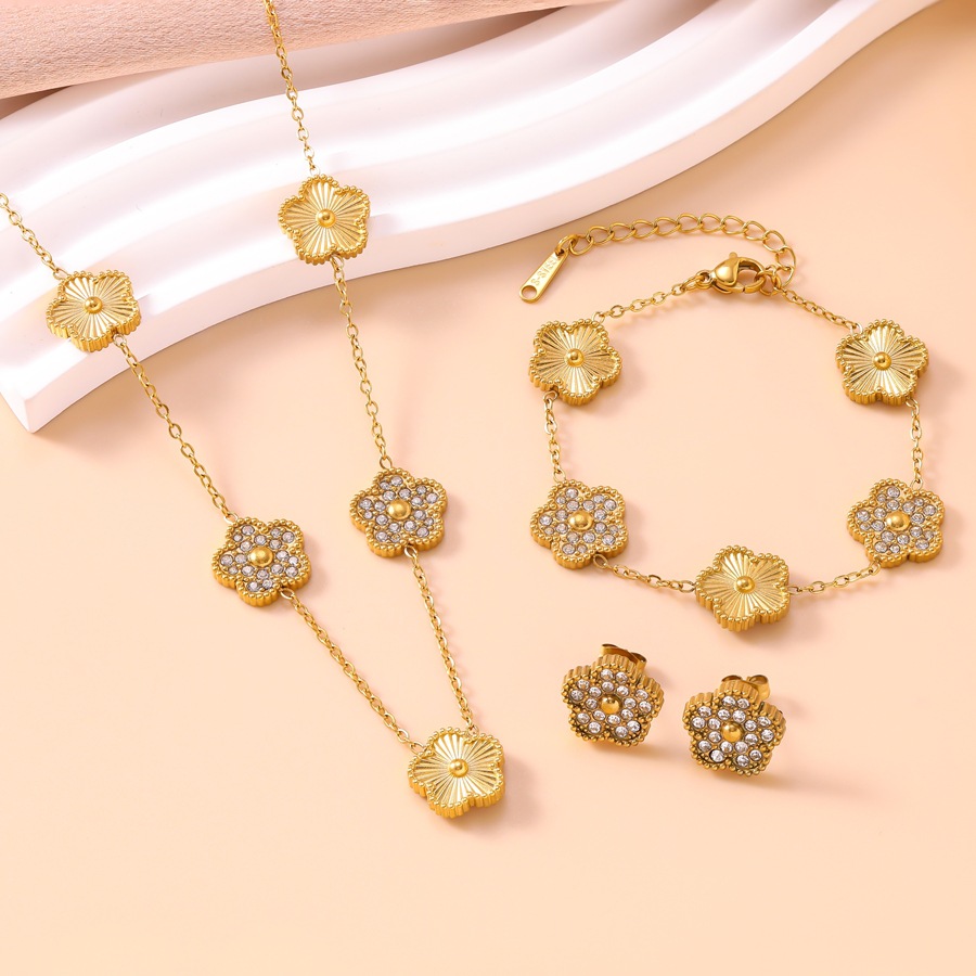 Luxurious and Exquisite Five-Leaf Jewelry Set for Women, Diamond-Studded Flower Bracelet, Necklace, Earrings, Stainless Steel Accessories in Stoc-image-1098507548