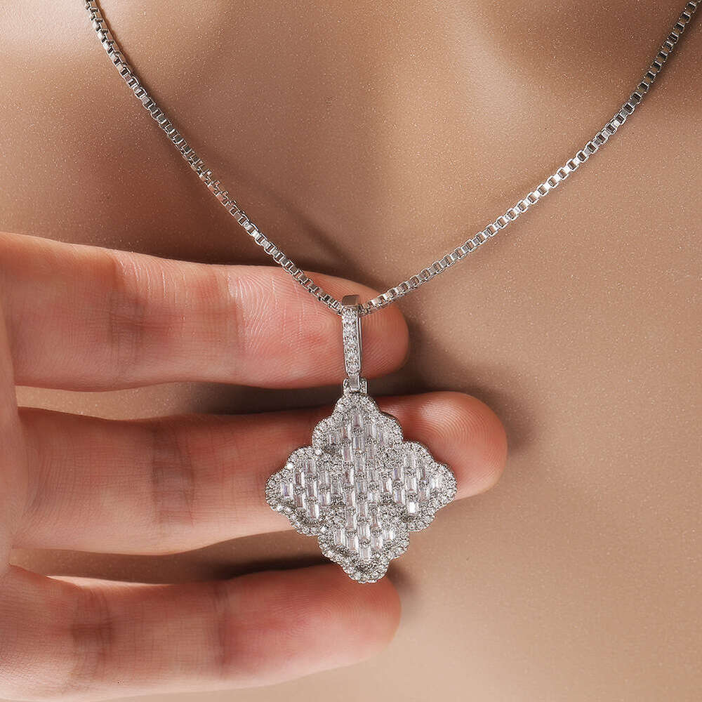 New Sweet Light Luxury Full Diamond Four-Leaf Clover Pendant Necklace for Women Ins Style Niche 5A Moissanite One Piece Dropshipping