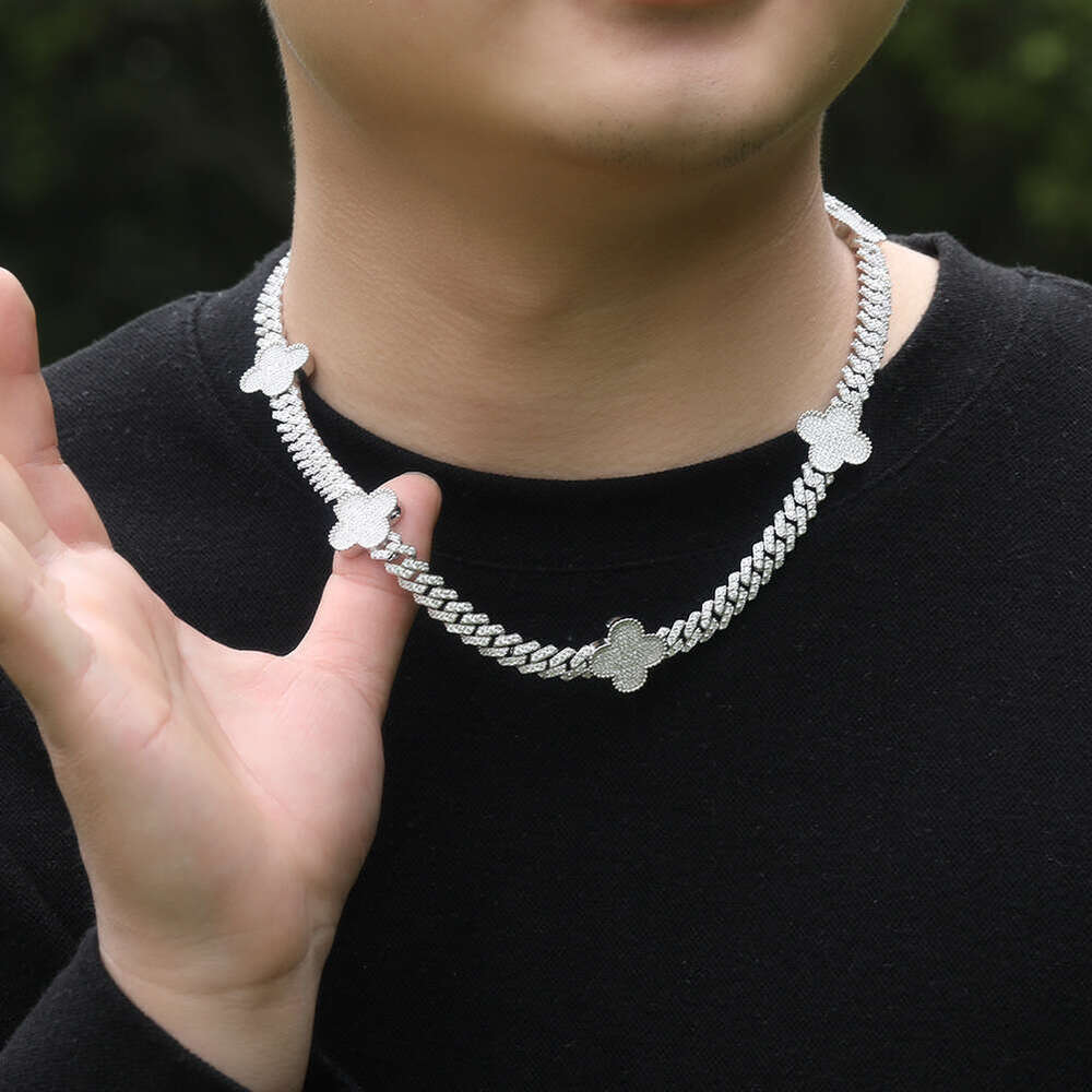 Fashion Simple Clover Necklace for Women Ins Style Silver Inlaid Versatile Clavicle Ice with VVS moissanite diamond chain