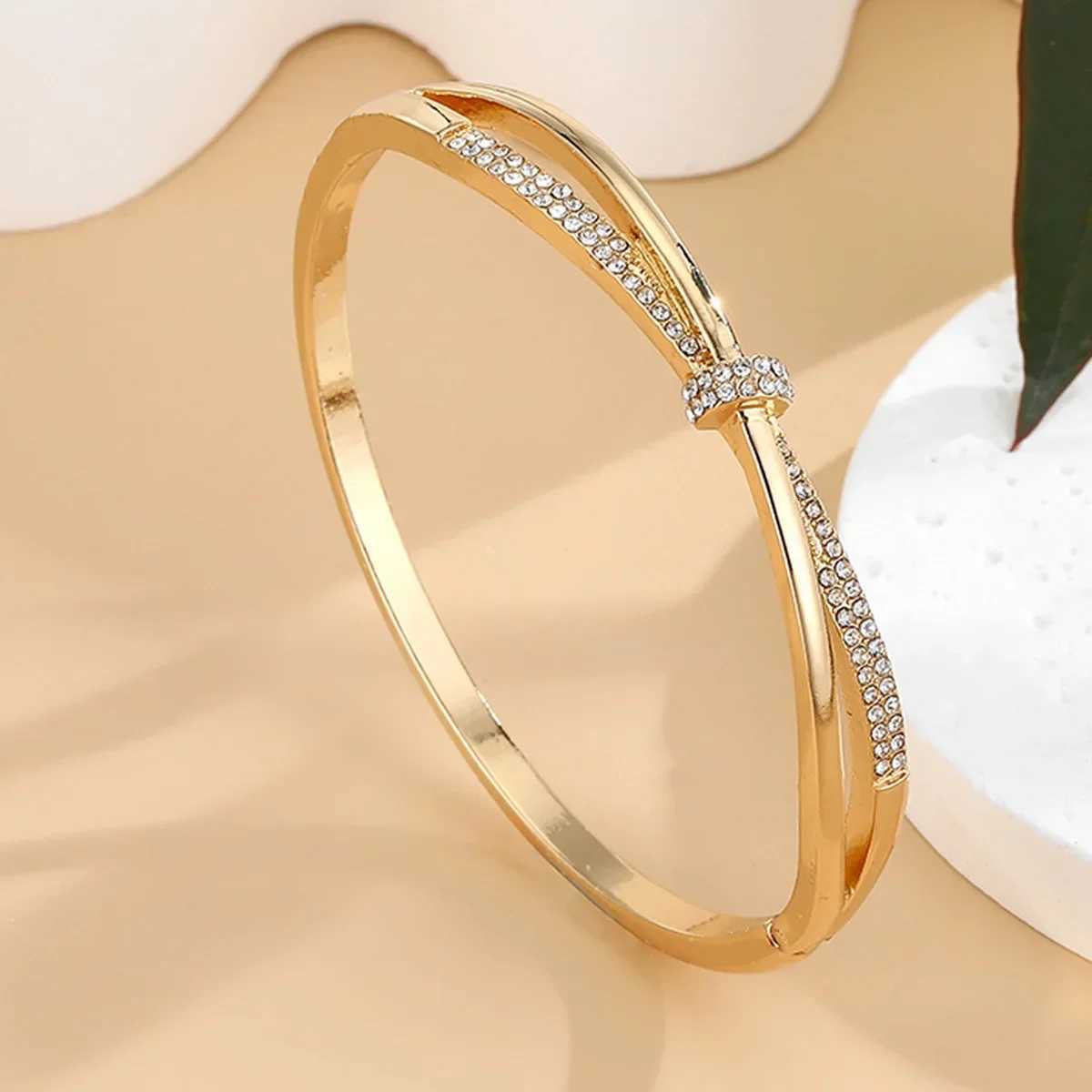 Classic Stainless Steel Punk Style Hollow Geometric Charm for Women Metal Rust-proof Wrist Jewelry Gift Party H260323-image-1098772527
