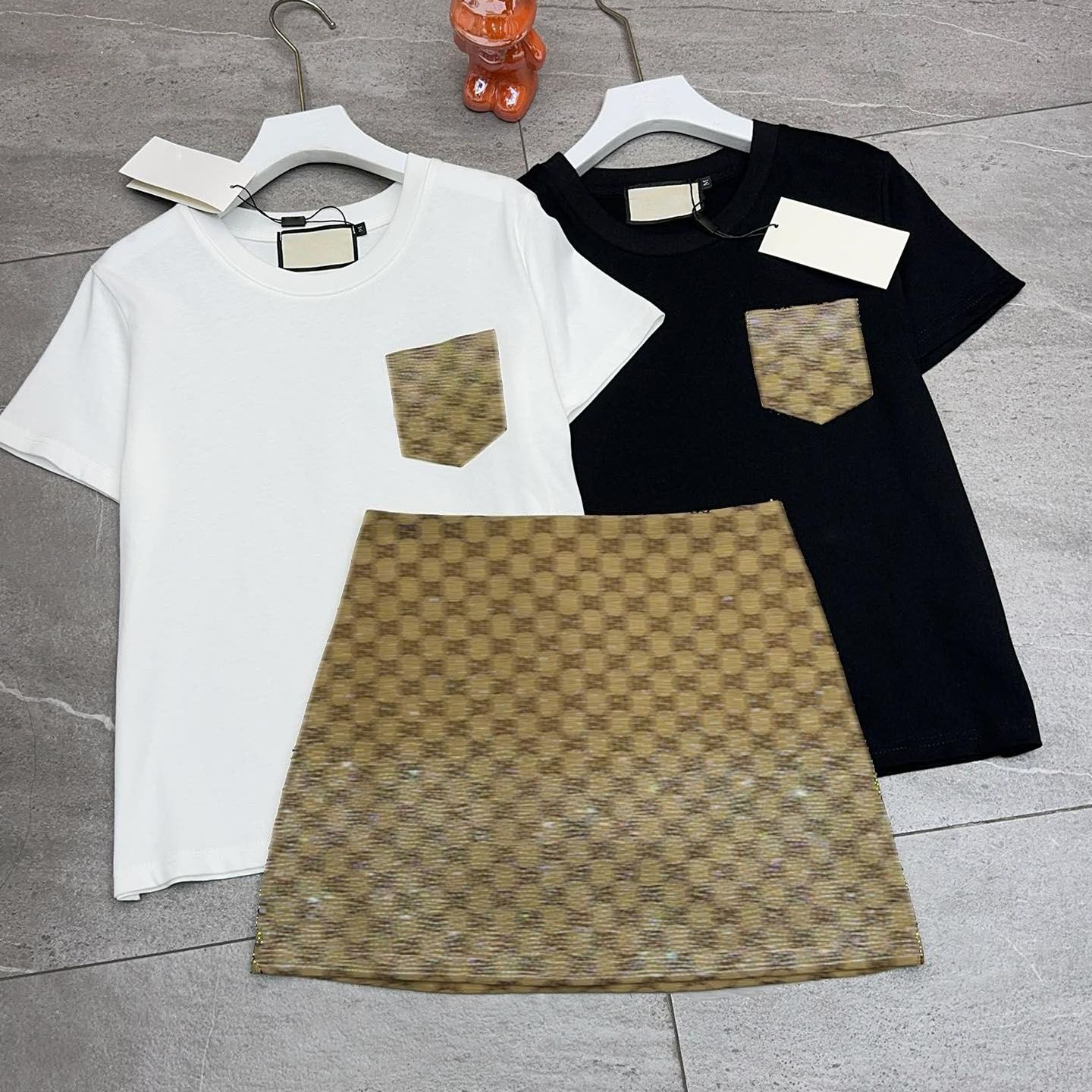 Designer Women's Two Piece Skirt Full Letter Luxury T Shirt Skirt Set Elegant Girlish Style Casual Slim Jacket Pants or Shorts Set Women