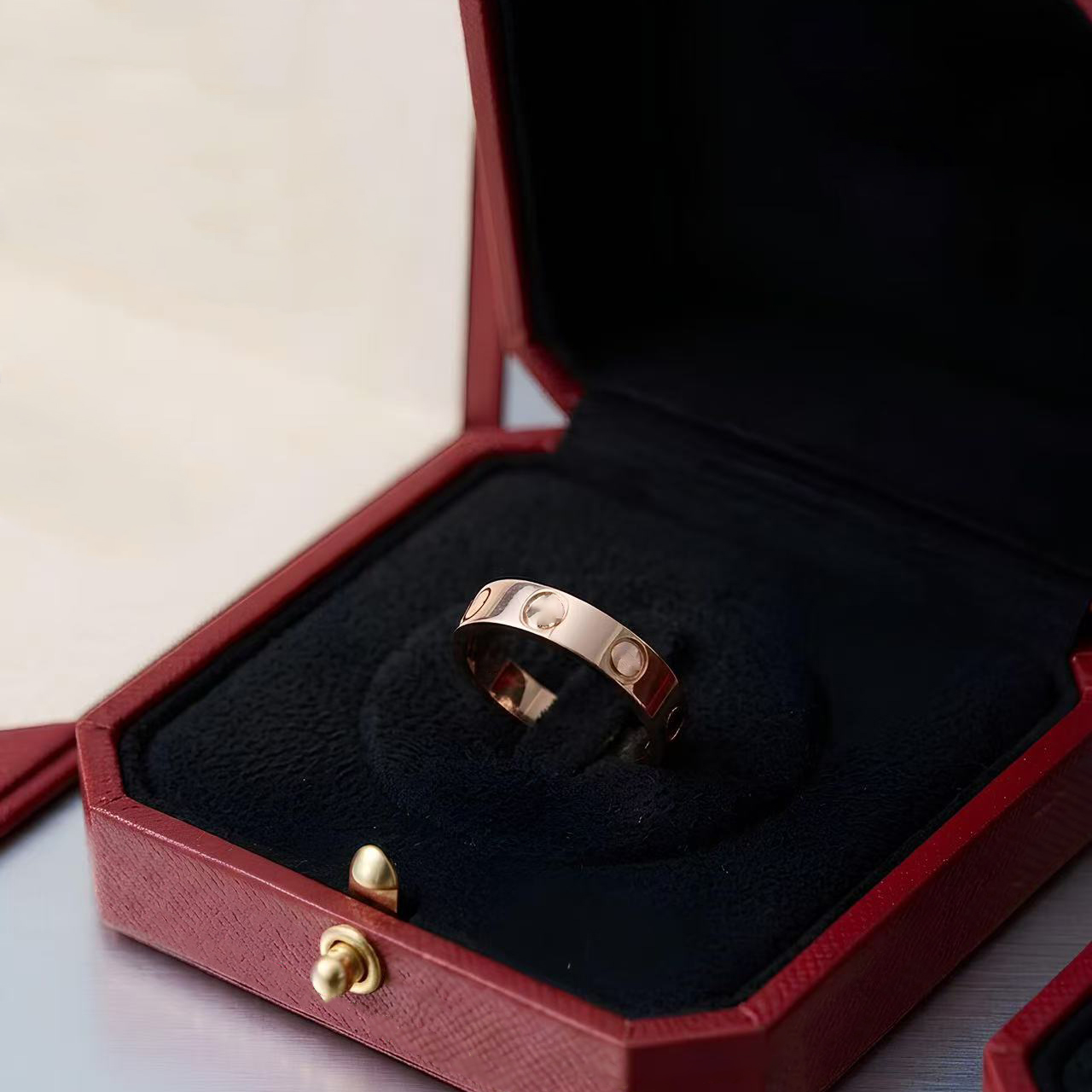 Luxurys Designer Ring for Women Classic Fashion and Exquisite Love Rings Trend Band Simple Personality Style Romantic Jewelry holiday Gift good nice