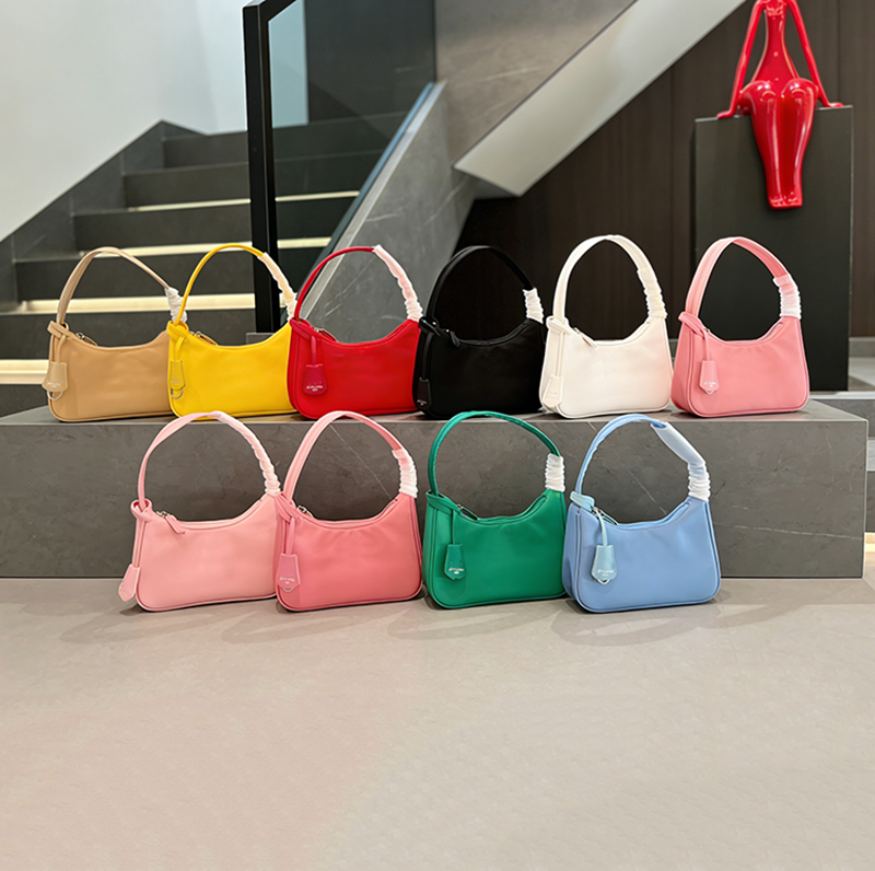 Women's Curved Hobo Shoulder Bag Designer Nylon Lightweight Purse with Chain Strap High Quality Small Bags Zip Top Handbag for Daily Casual