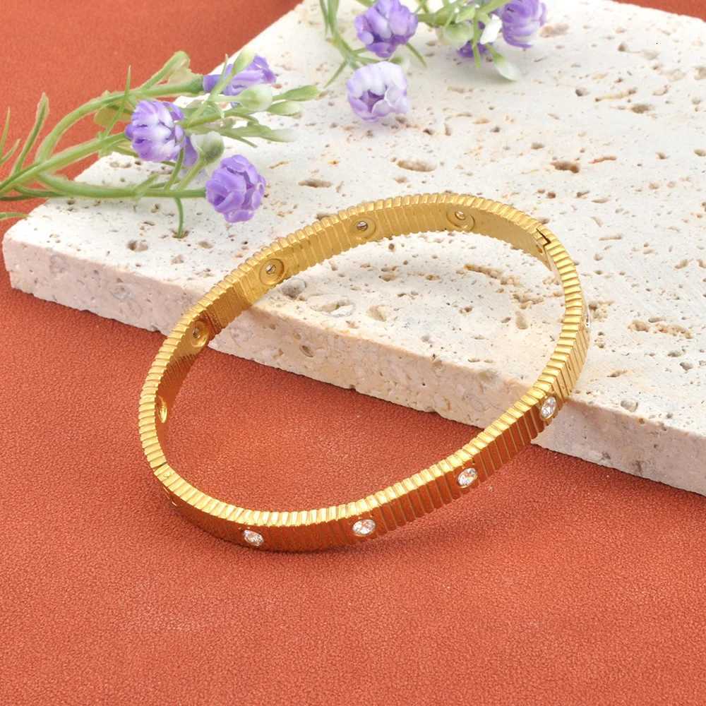 JeeMango luxe cubique zircone bracelet rond pour femmes filles en acier inoxydable ouvrable mode charme bijoux cadeau B25227 H260323