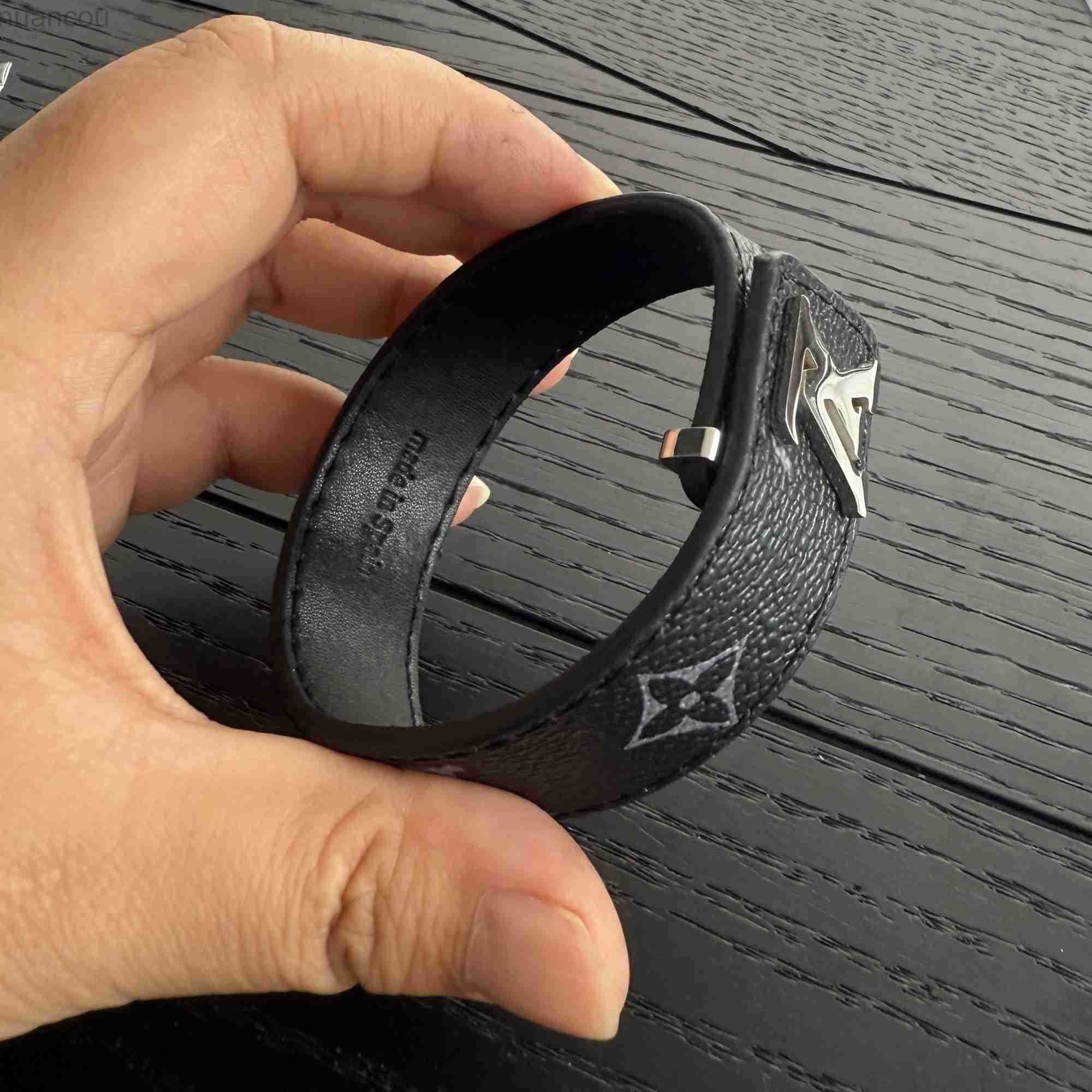 designer Girl Luxury woman man boy letter real leather slim bracelets elegant 18K Gold Bangles V branded engrave bracelet Fashion Jewelry Lady Party