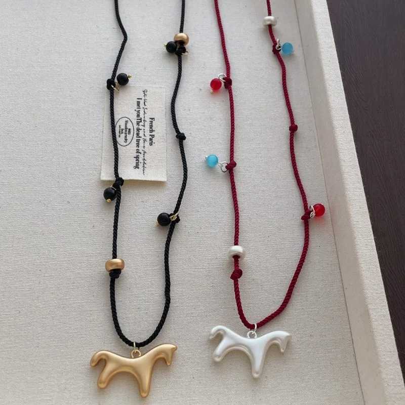Minar mignon surface lisse couleur mate cheval de dessin animé perles multicolores pendentif colliers pour femmes ajustant la chaîne de pull de c