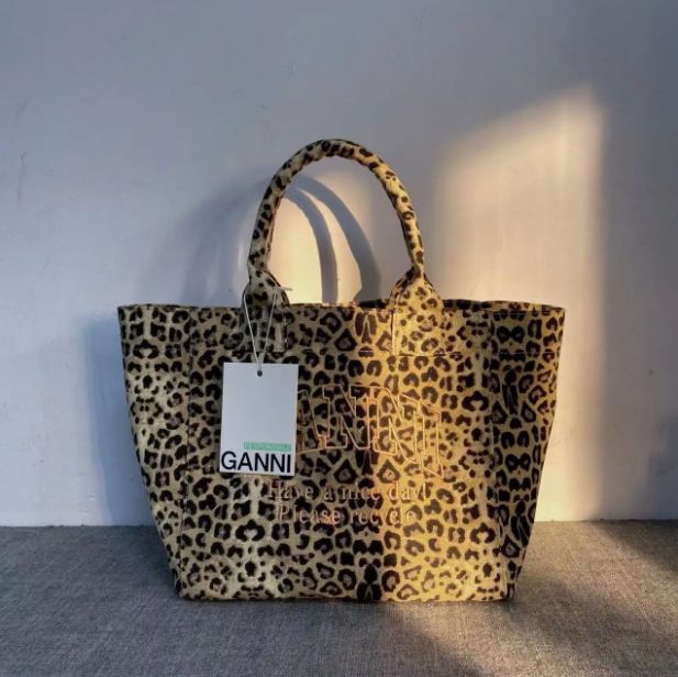 2026 Leopard print bag Designer Bag shoulder Shopping Large Capacity Tote Summer Beach bags Casual Canvas Tassel Letter Underarm Cloth Shoulder
