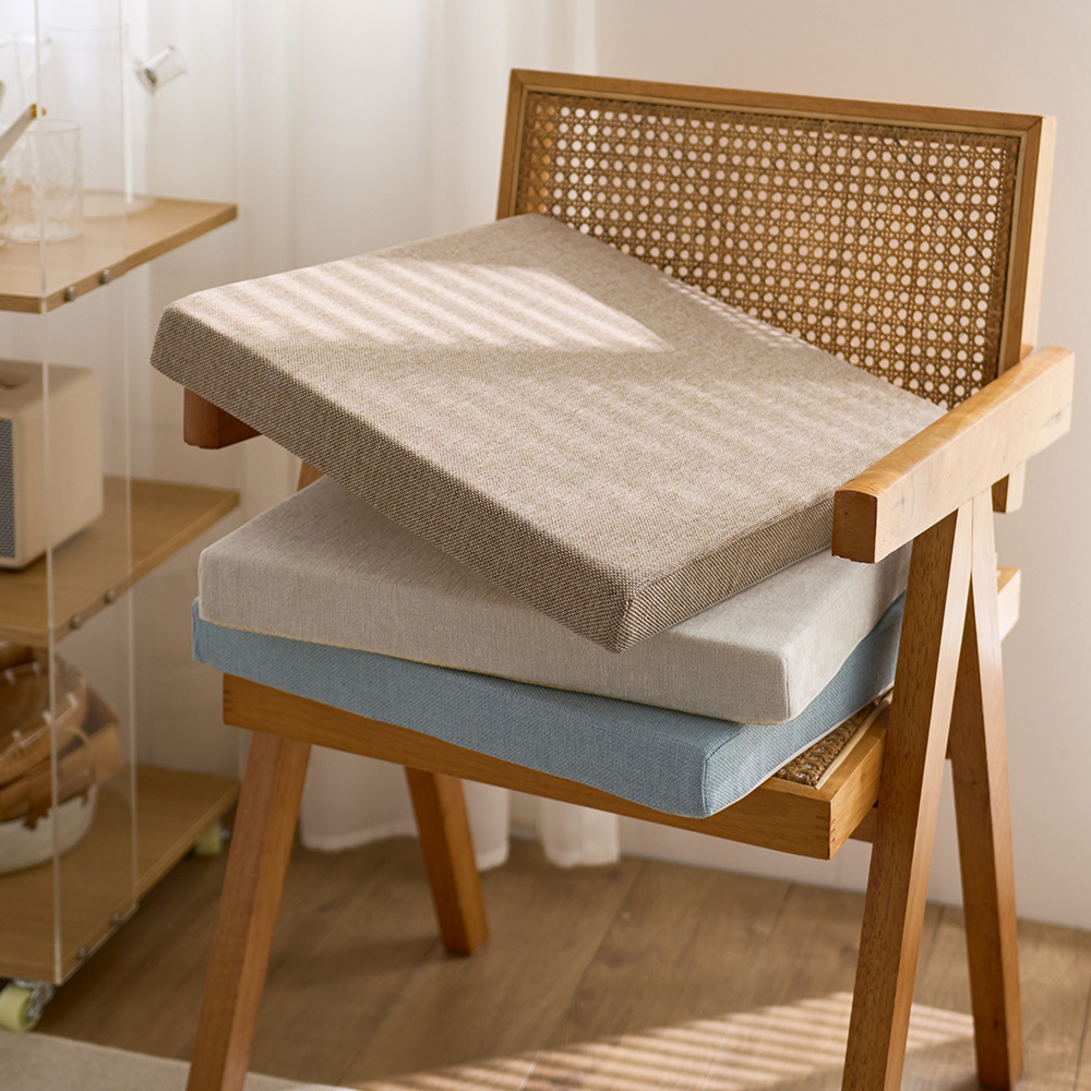 Coussin de siège en éponge haute densité adapté aux étudiants, aux bureaux, aux canapés et aux chaises de salle à manger.2F7D01