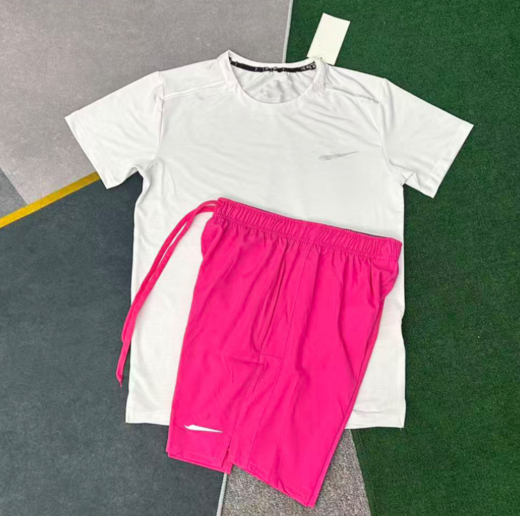 Men's 2-Piece Athletic Set Short Sleeve Fast Drying Tee + Elastic Waist Shorts with Reflective Crystal Bar for Running, Training, Leisure