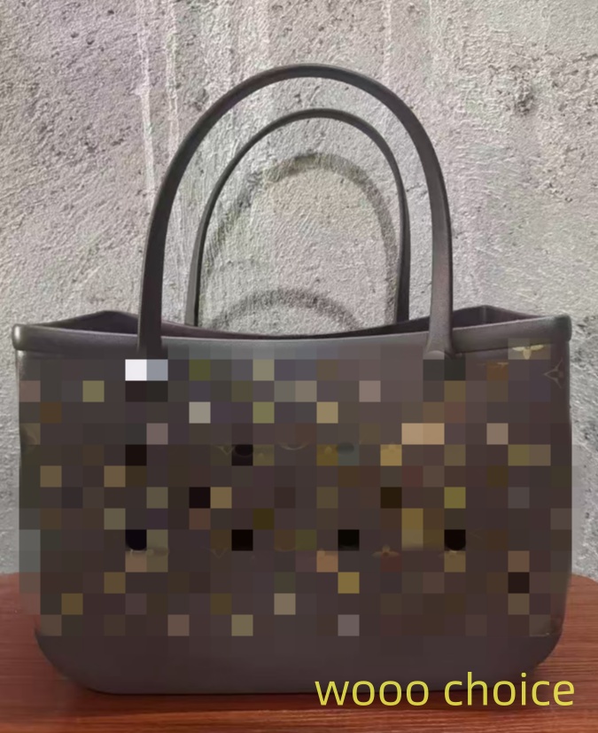 2026 Women Designer Eva Bags Summer Hole Tote bag Large Shopping Fashion Plastic Basket Lady Storage Washable Beach bag Silicone Eco Jelly Candy D55
