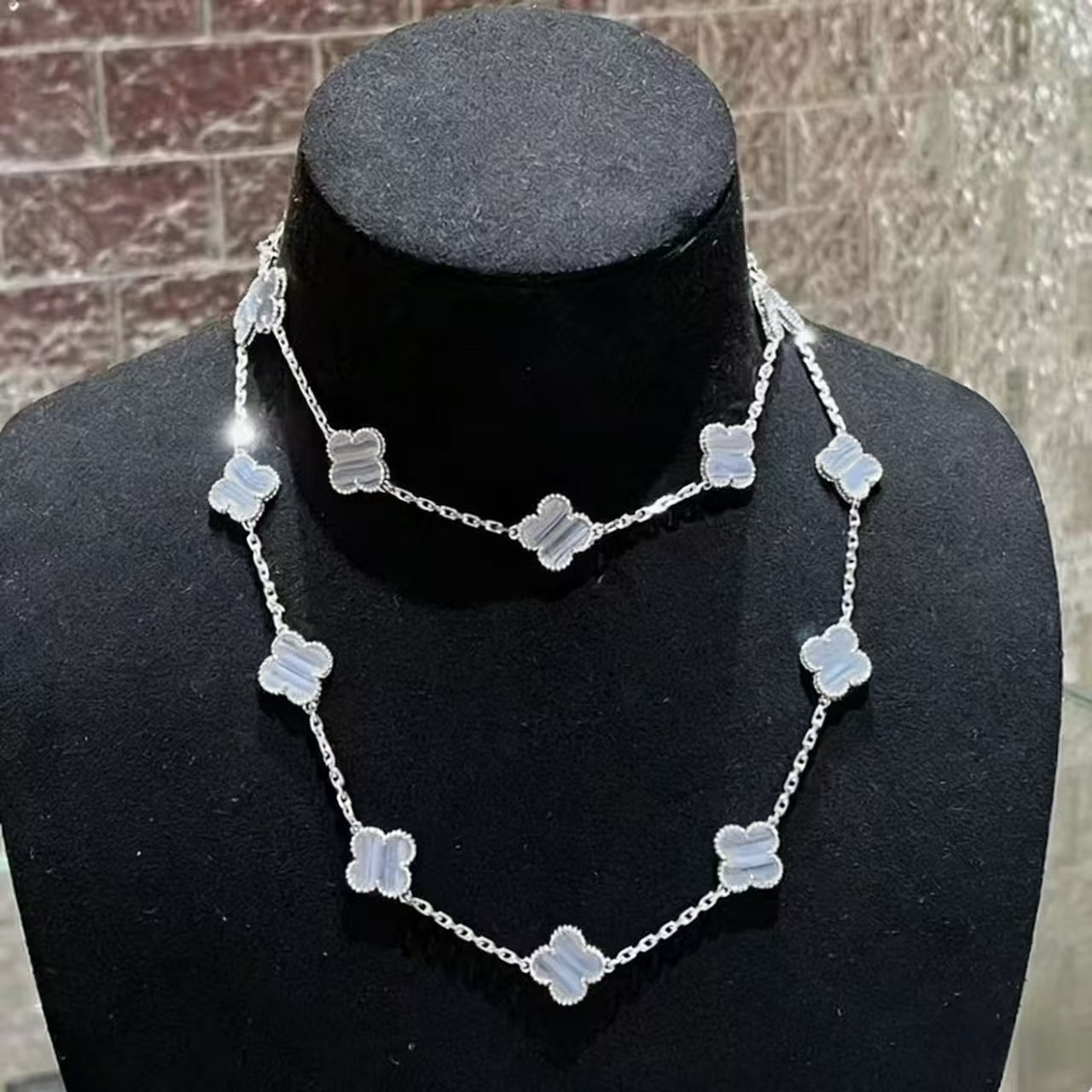 Classic Four-Leaf Clover Twenty Flower Necklace - Luxurious High-End Lockbone Chain Double Layered Layered Long Necklace Versatile Sweater Chain