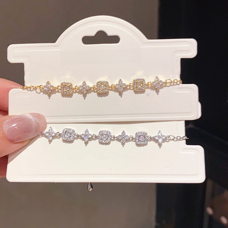 18K Real Gold Plated Flower Bracelet Light Luxury High-End Feel Vintage Fashion Temperament Versatile designer bracelet Jewelry For Women