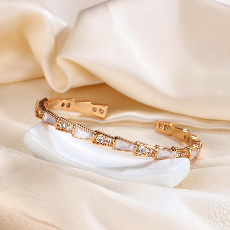 White mother-of-pearl bracelet for women, light luxury, fashionable and elegant, open snake-shaped bone bracelet wholesale-image-1099243095
