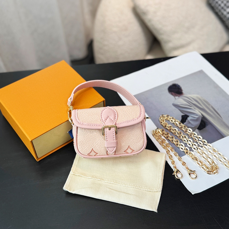Luxury Keychain Unisex Lanyards Designer Car Keychains Classic Flower Keychain Fashion Leather Knot Multicolored Handmade Men Women Bag Pendant K