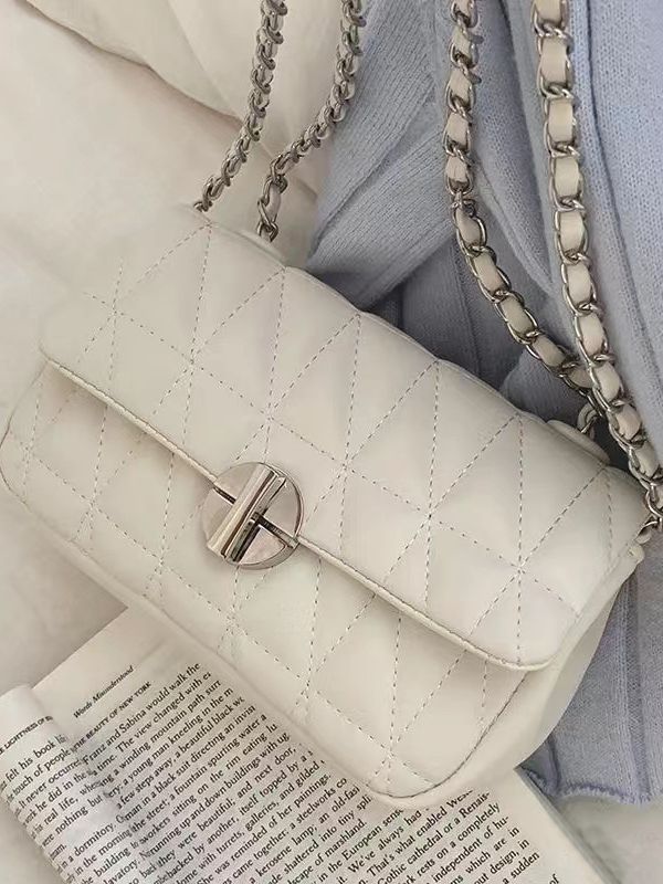 Y2K Women's Baguette Shoulder Bag, Mini Quilted PU Crossbody Purse with Diamond-Grid Chain Strap, Soft Single-Strap Design, Zipper Closure, Lock Acc