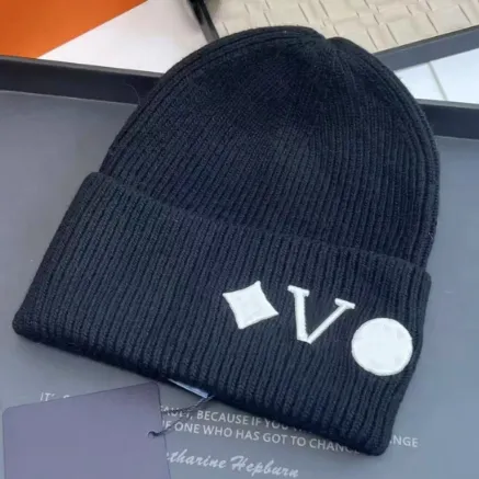 Beanie Designer Knitted Hats For Mens Womens High Version Versatile Breathable And Comfortable Suitabl Autumn Winter Warmth Beanies Hat