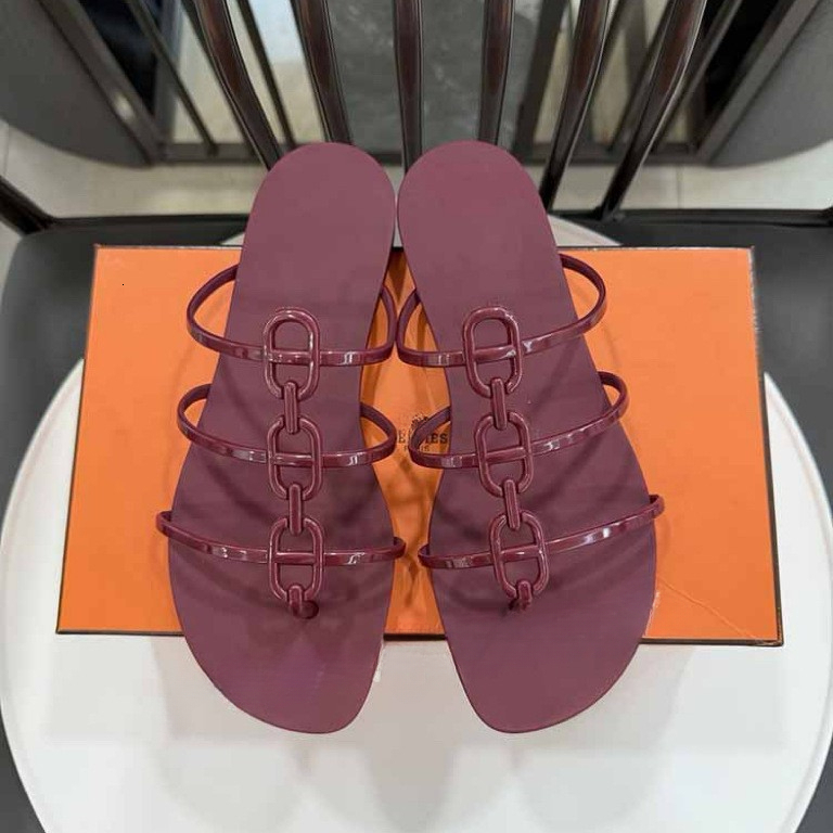 new model Designer sandals pig nose chain clip toe flip flops women s casual shoes summer beach vacation jelly shoes flat sandals