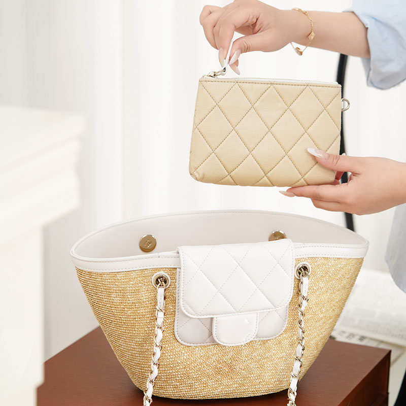 2026 summer beach tote designer straw bag mirror quality large capacity raffia crochet purse black white outside with zipper close pouch purse luxur