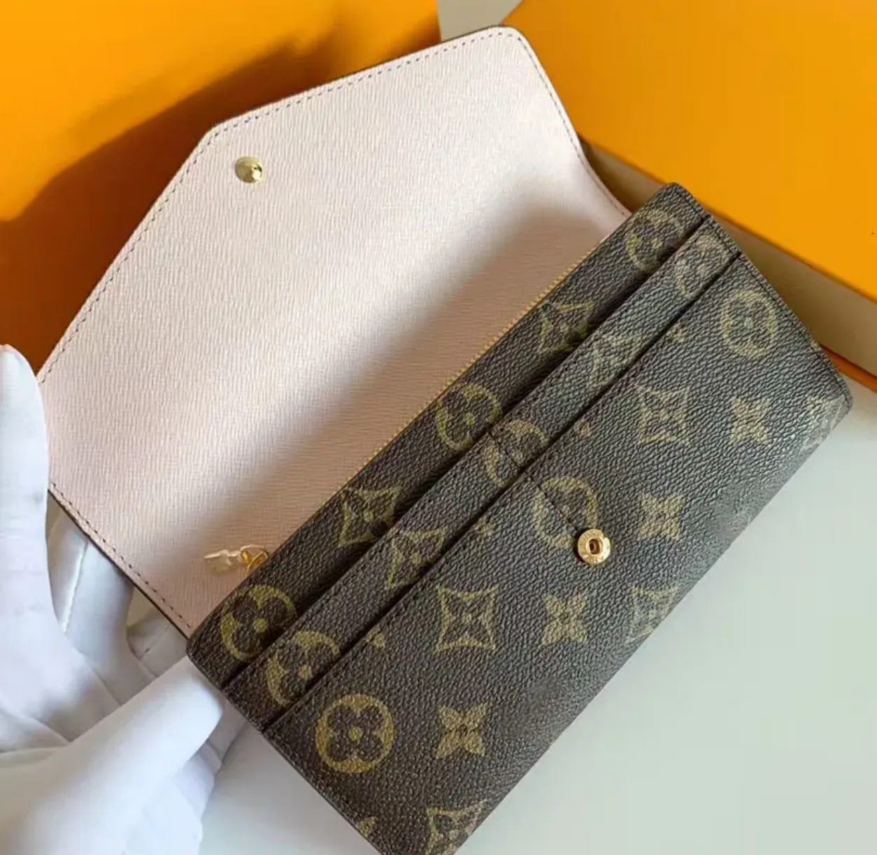 2026 Top Quality Emilie Sarah Luxury Wallet Designer Card Holder Women Coin Purse Flower Letter Embossed Rosalie Victorine Designer Wallet Brand Clu